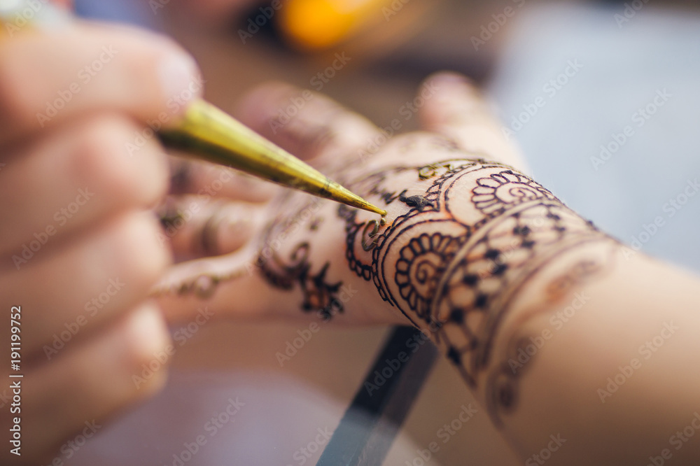 Henna Hourly