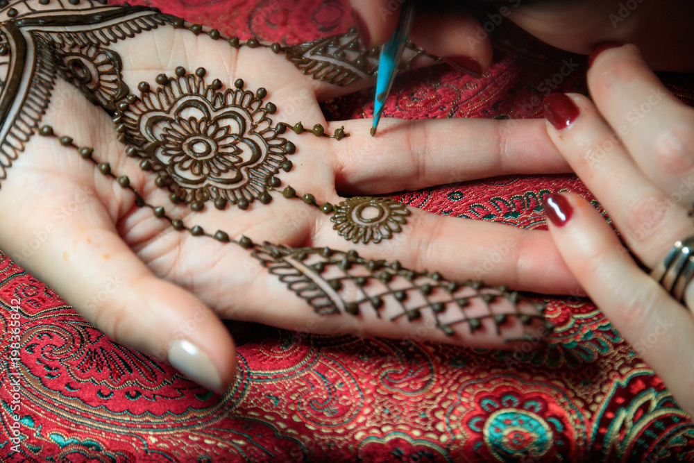 Henna Hourly